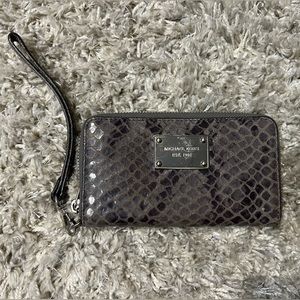 Michael Kors Wristlet